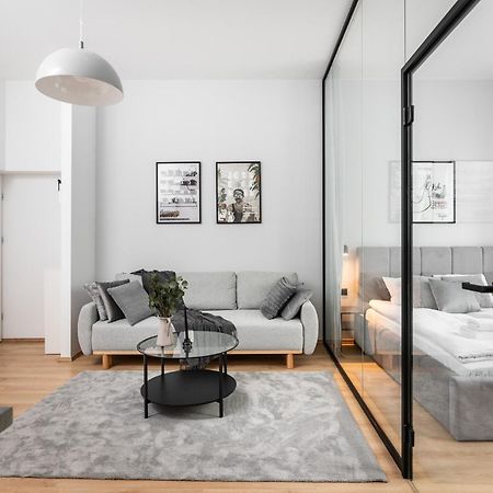 Modern Centrally Located Apartments - By Upstairs Cracóvia Exterior foto