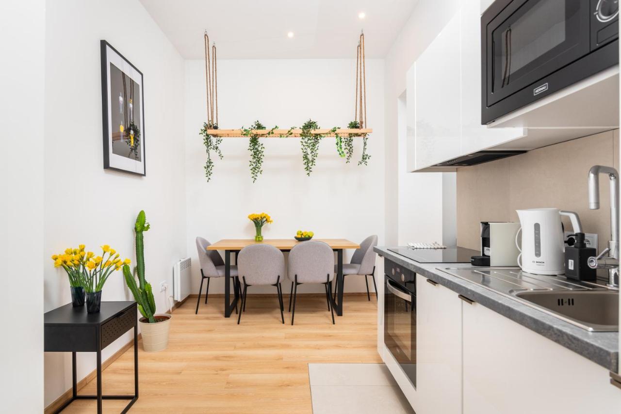 Modern Centrally Located Apartments - By Upstairs Cracóvia Exterior foto