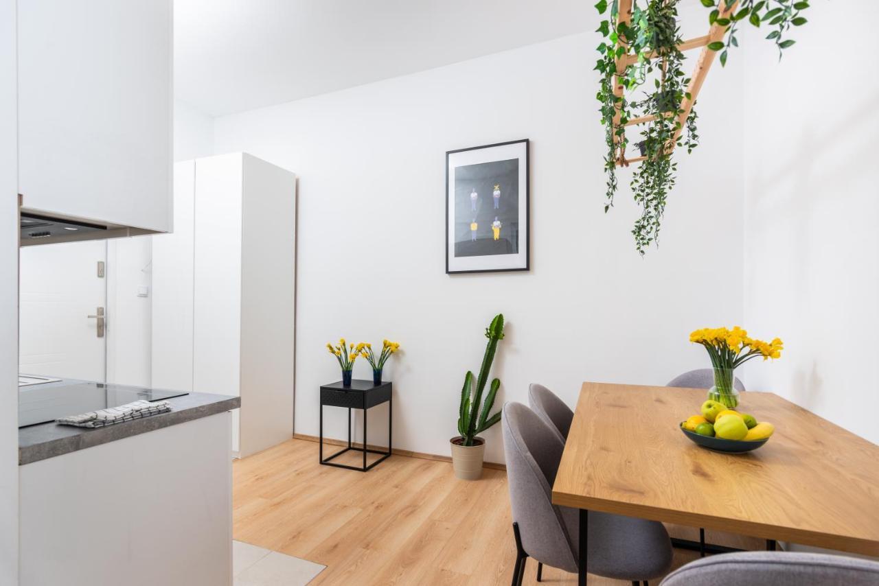 Modern Centrally Located Apartments - By Upstairs Cracóvia Exterior foto