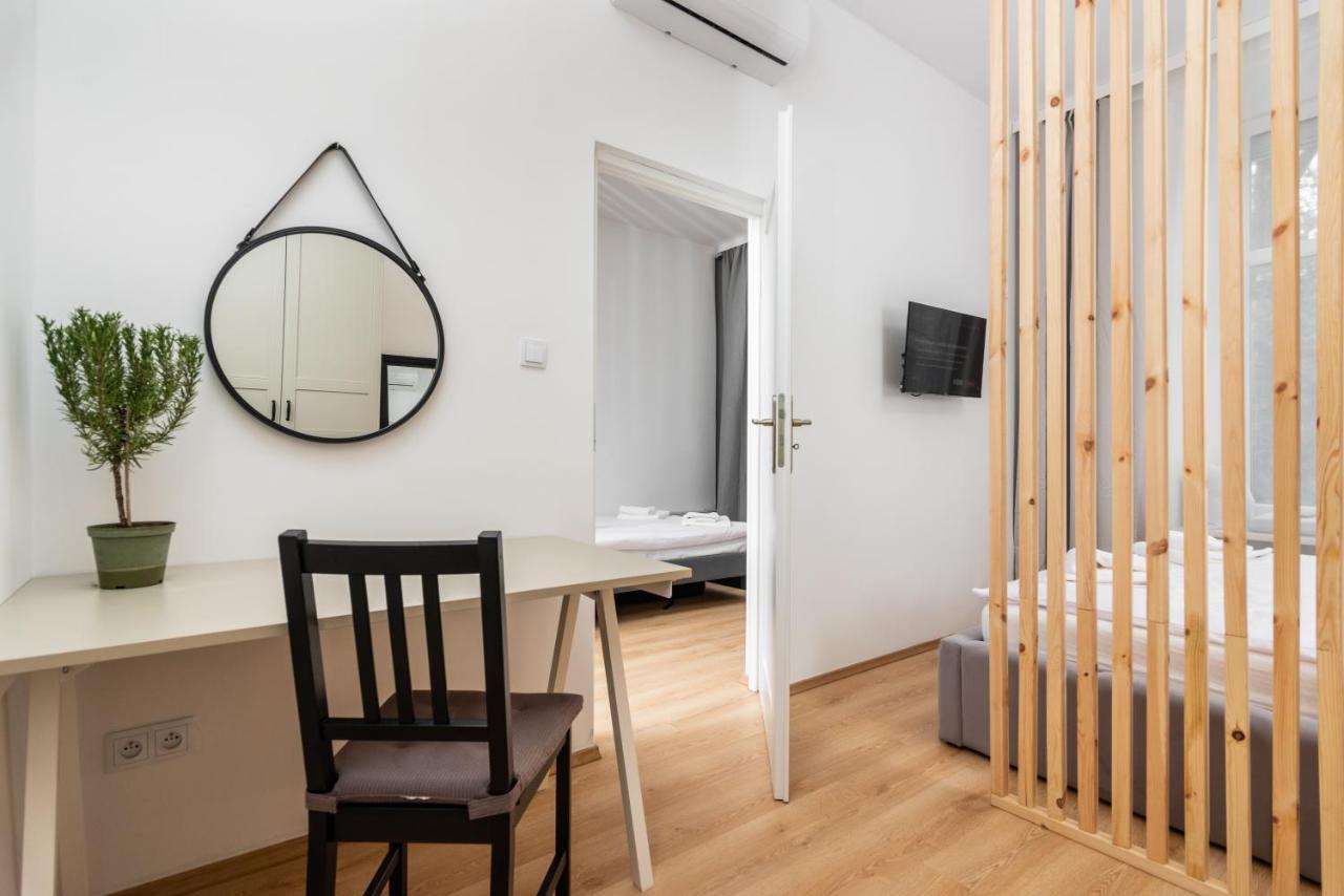 Modern Centrally Located Apartments - By Upstairs Cracóvia Exterior foto