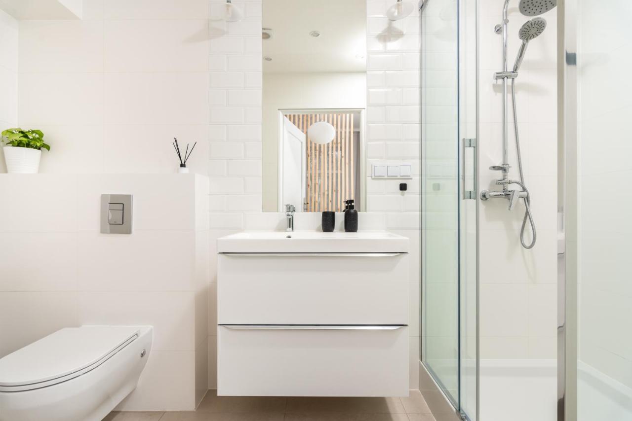 Modern Centrally Located Apartments - By Upstairs Cracóvia Exterior foto