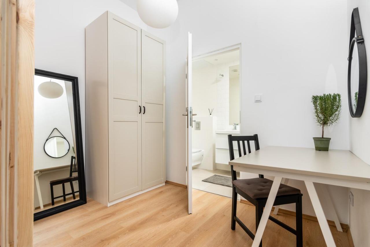 Modern Centrally Located Apartments - By Upstairs Cracóvia Exterior foto